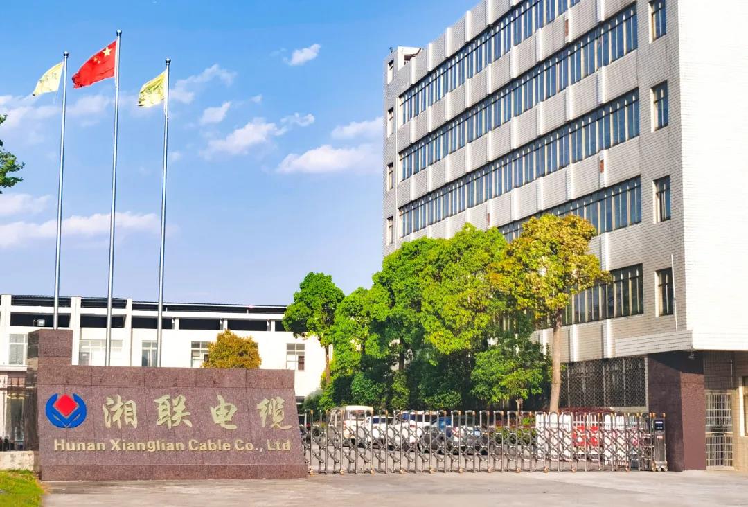 今日小雪，用一組湘聯(lián)小伙伴拍攝的美照來(lái)迎接廠區(qū)的冬天！